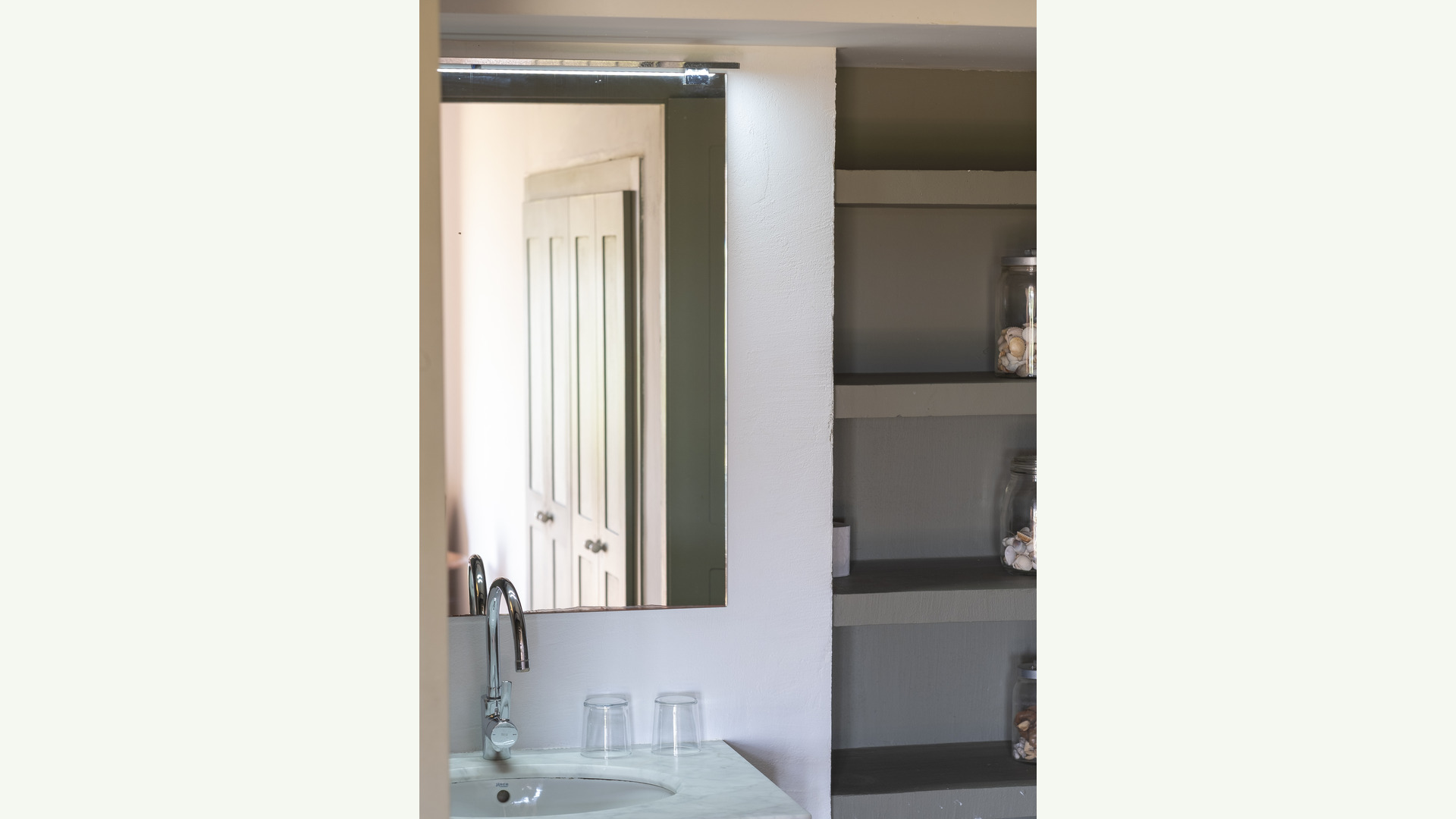 _DSF2961-selected-only-bathroom
