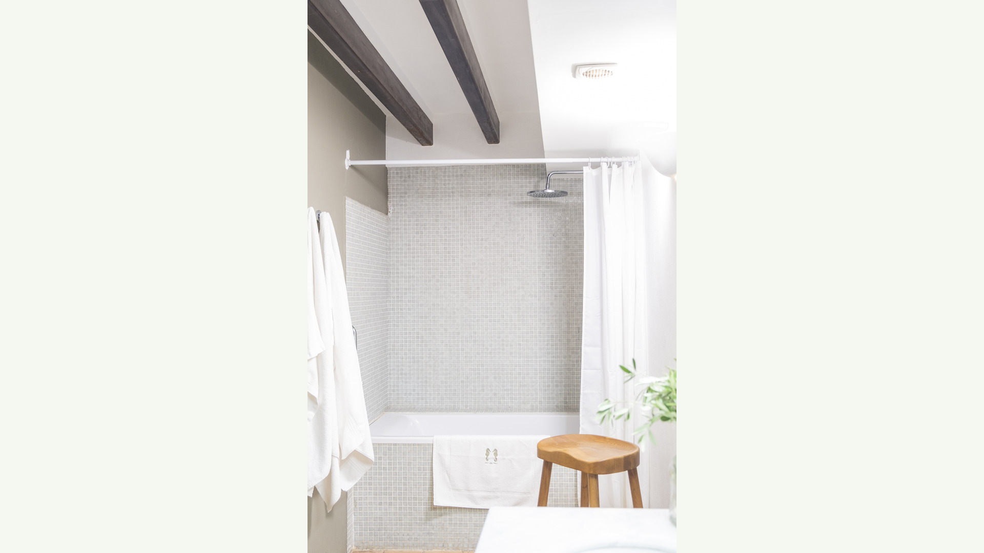 _DSF3387-selected-also-bathroom